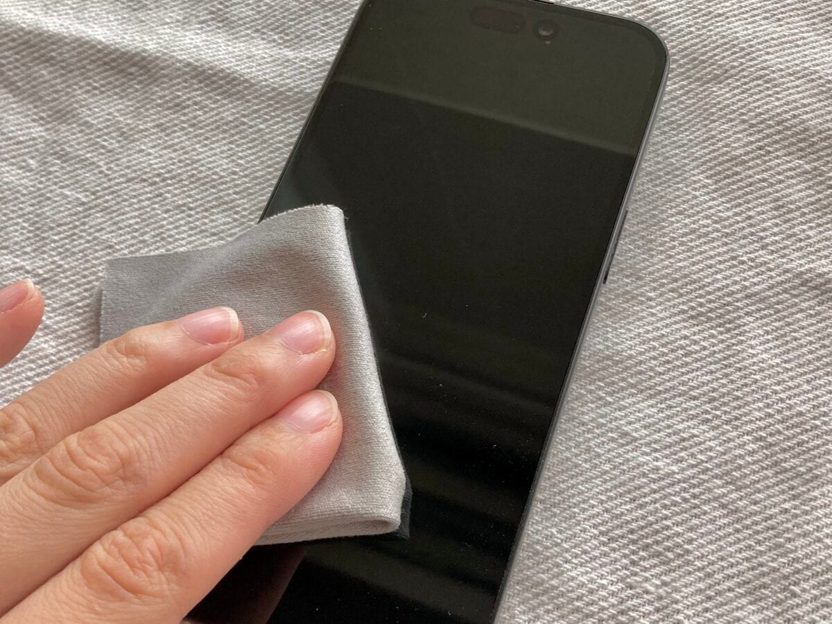 機能性で選ぶ100均のスマホフィルム|のぞき見防止やガラスフィルムも