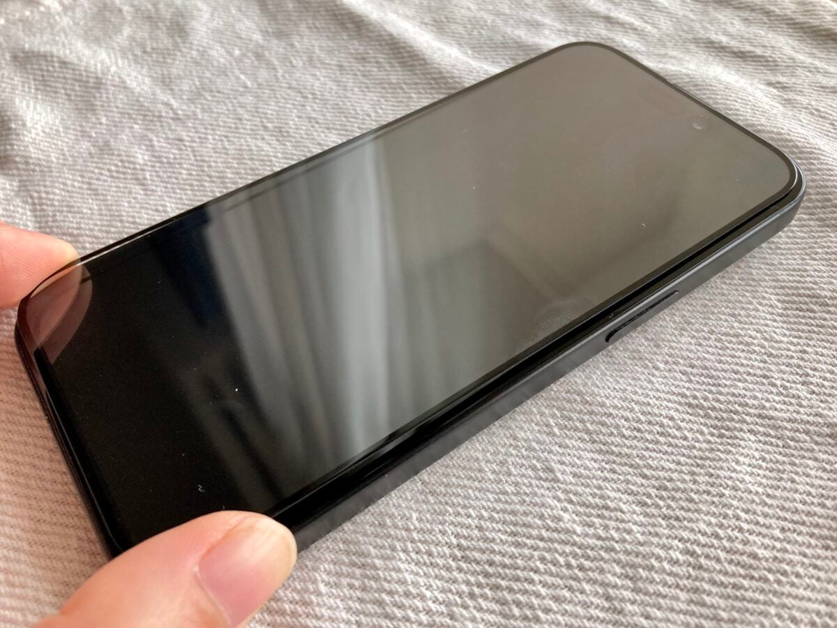 機能性で選ぶ100均のスマホフィルム|のぞき見防止やガラスフィルムも