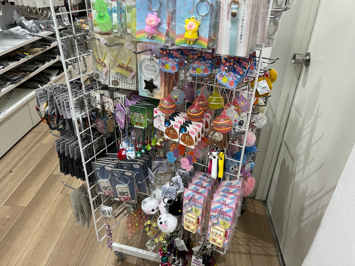 セリアのキーホルダーの売り場はどこ？