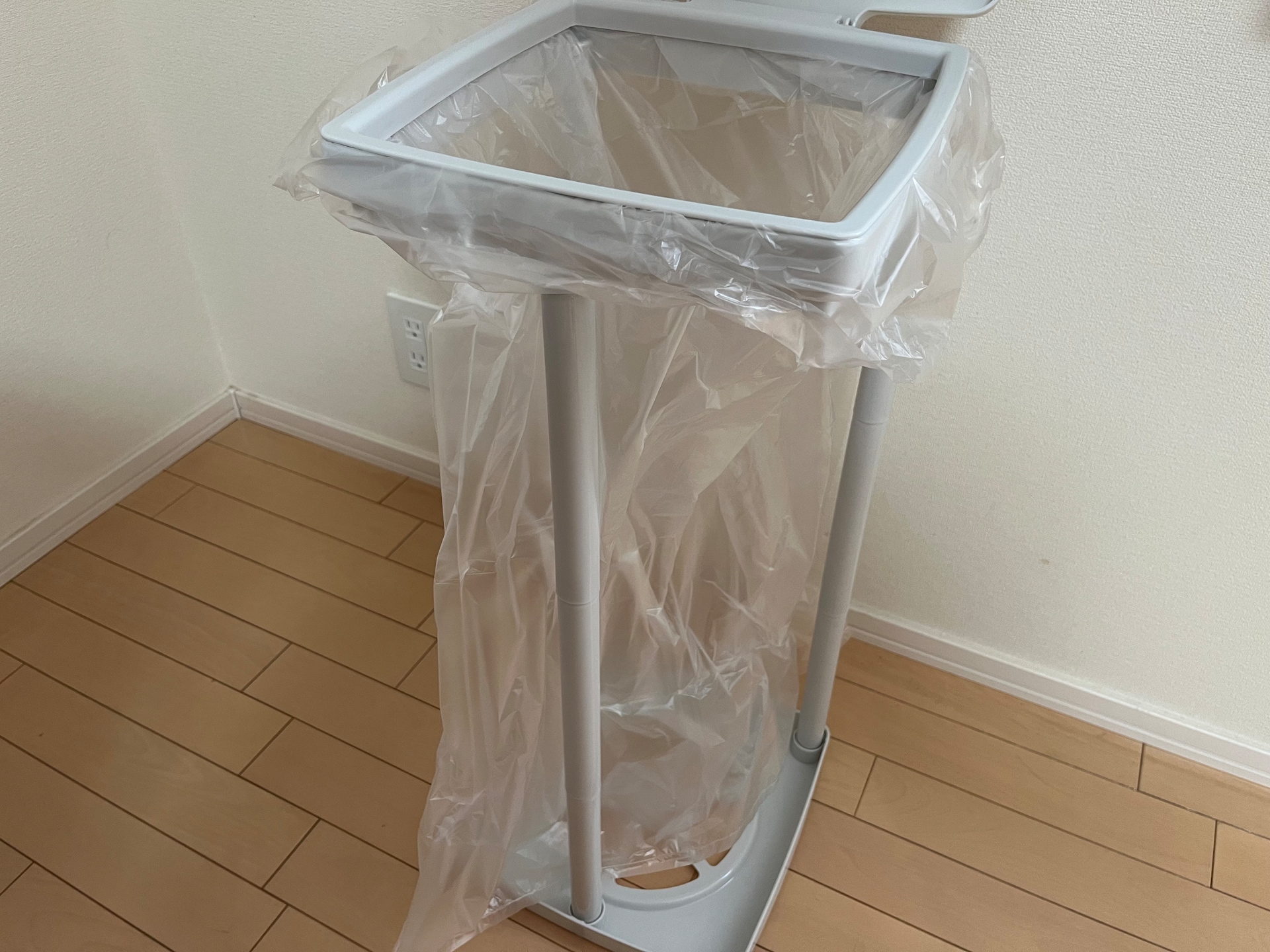 「ゴミ袋ホルダー」