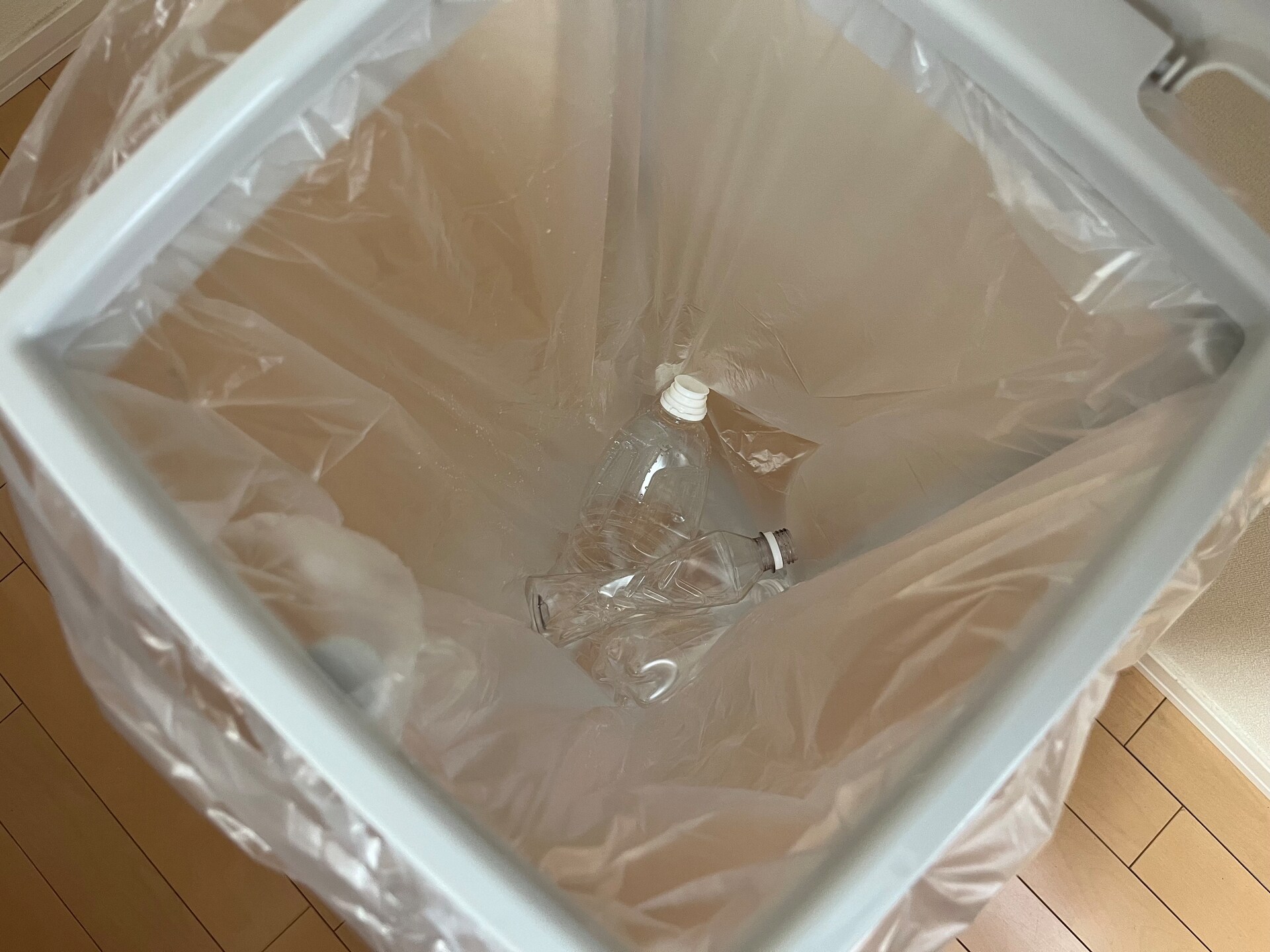 「ゴミ袋ホルダー」