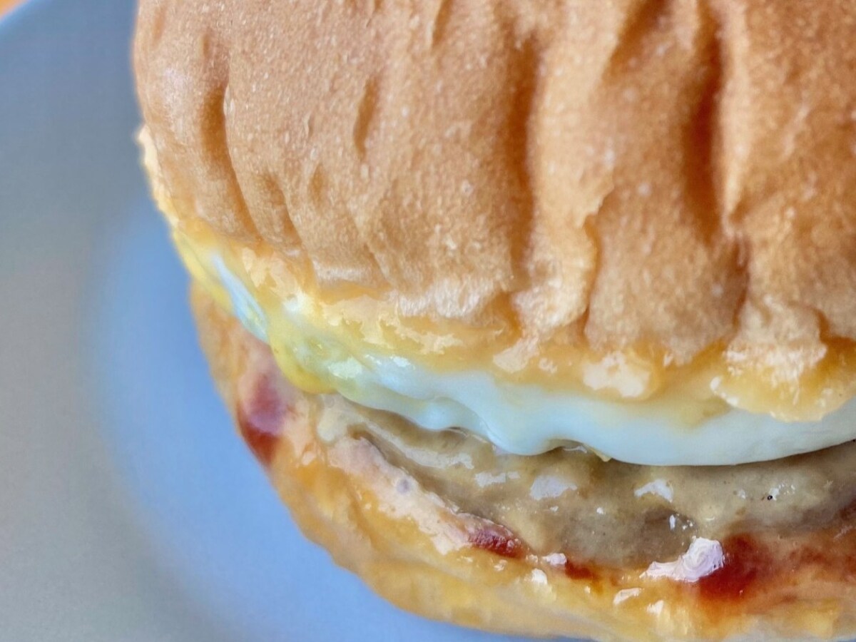 チーズ！チーズ！チーズ！とにかくチーズが凄い！【ファミマ】の月見バーガー