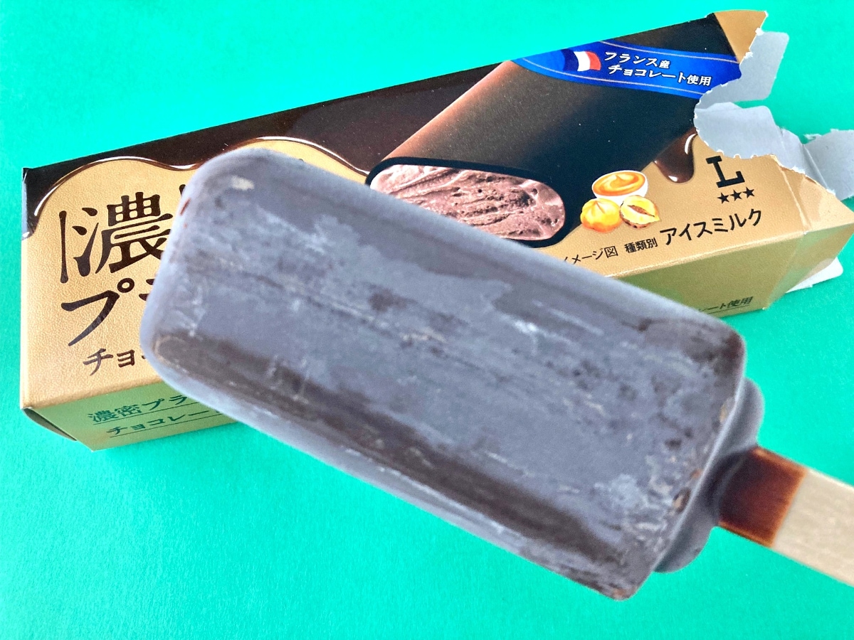 「めっちゃ濃厚で美味しい!!」「香ばしくてコク深い!!」【ローソン】高級感溢れるチョコアイスバー