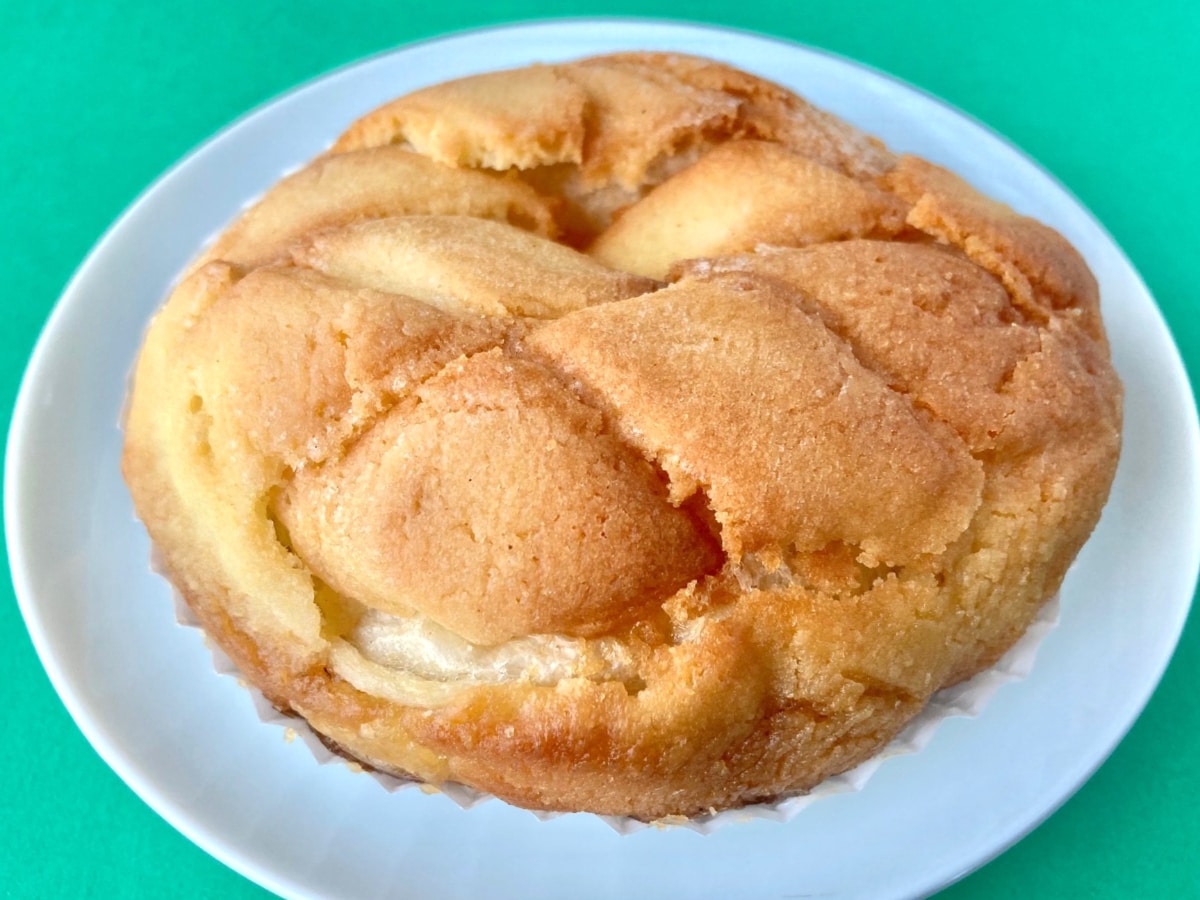 「ギルティ感たっぷり!」「売り切れてた!!」「めちゃくちゃ美味しかった!」【ファミマ】表と裏で別の味わいが楽しめる新作パン