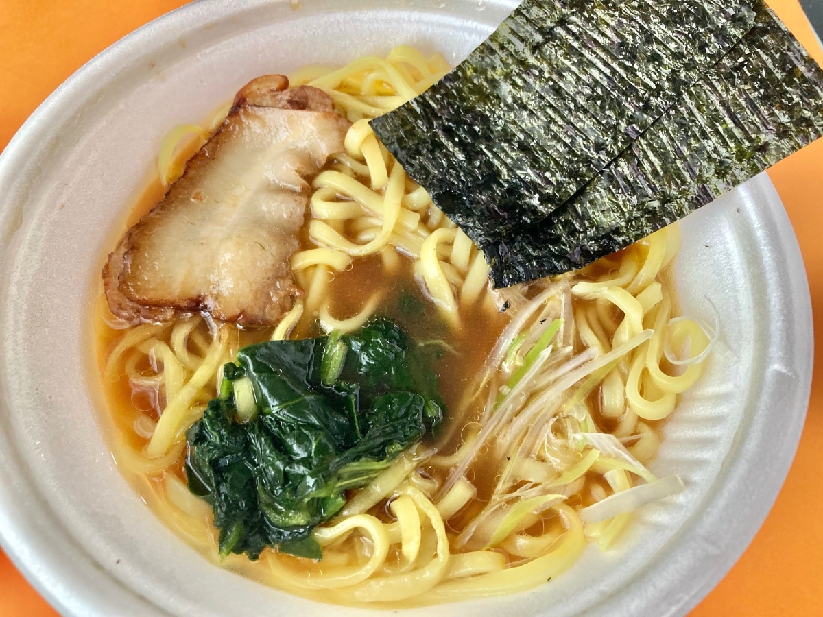 「一番好きな家系ラーメンがコンビニで買えるぞ！！」【ファミマ】横浜の名店「寿々㐂家」監修の家系ラーメン
