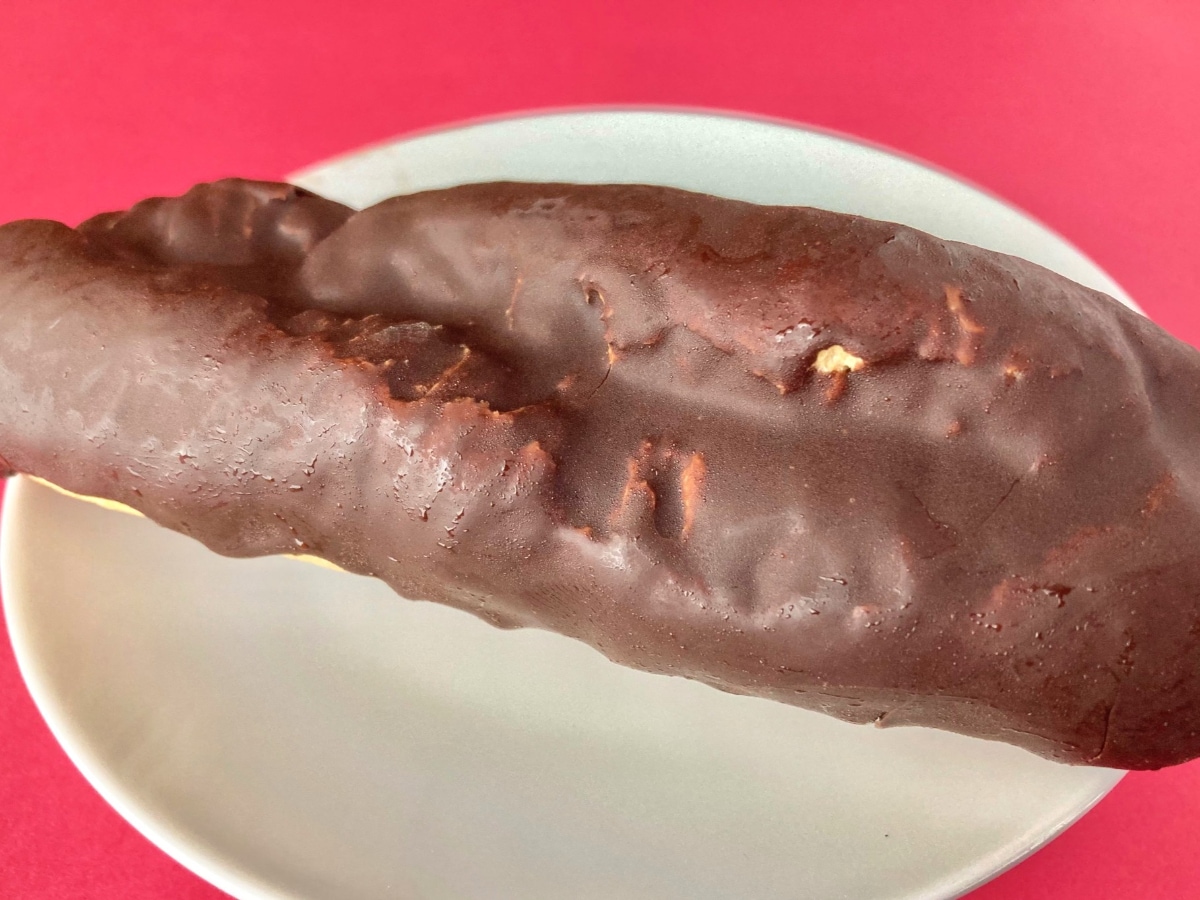 「本当に美味しかった!」「好印象の残るクリーム!」【ファミマ】王道のエクレアに感動!