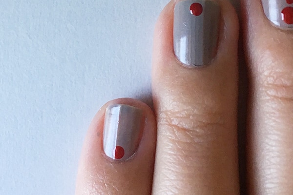 ぶきっちょさんでもプロの仕上がり! つまようじでできる簡単ネイルアート術!