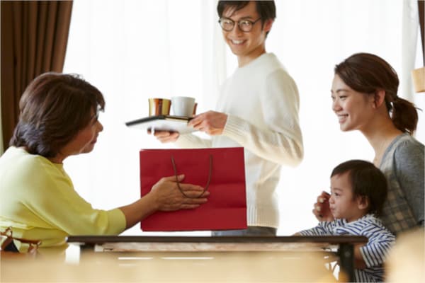 ショック！実は迷惑な場合も…「おさがり」がNGなモノは？