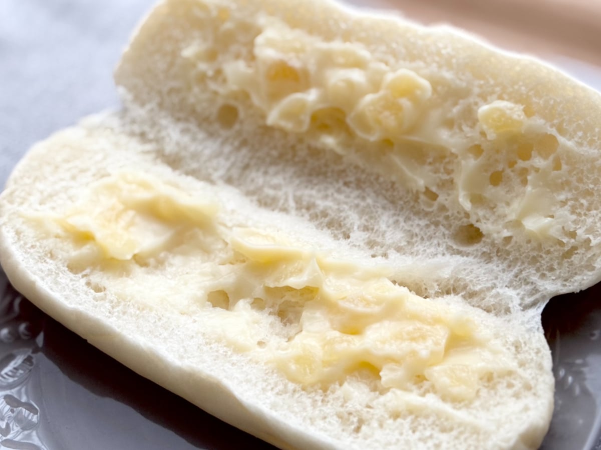 しっとりもちもちなのにシャキシャキ!【ファミマ】人気パンの新作を実食