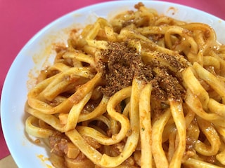 しっかりした痺れと辛さがクセになる！！【ファミマ】冷凍商品の汁なし担々麺がウマすぎ！！