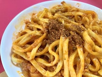 しっかりした痺れと辛さがクセになる！！【ファミマ】冷凍商品の汁なし担々麺がウマすぎ！！