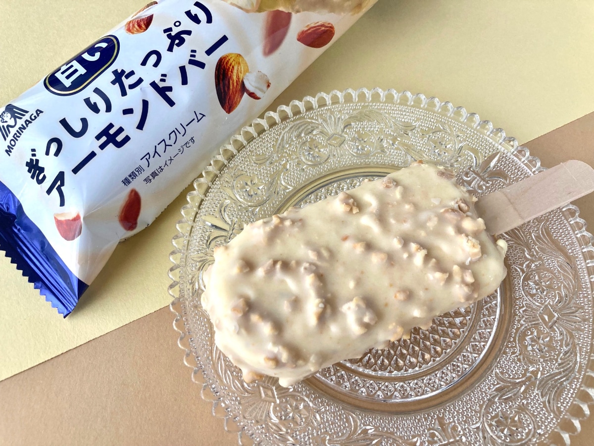 「ゴリゴリ食感と香ばしさが良い！」「ガチでおすすめ！」【ファミマ限定】アーモンドがたっぷり入ったアイスバー