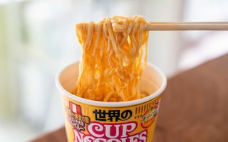 「味の想像つかない」「食べたことない味」話題の【カップヌードル】を食べてみた