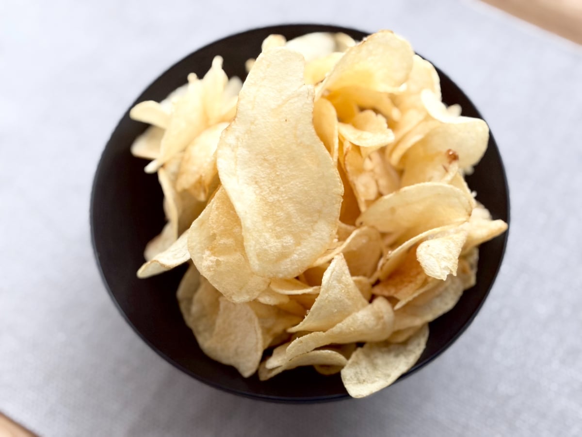 シンプルイズベストってこういうこと？【ファミマ限定】ポテチがウマすぎ