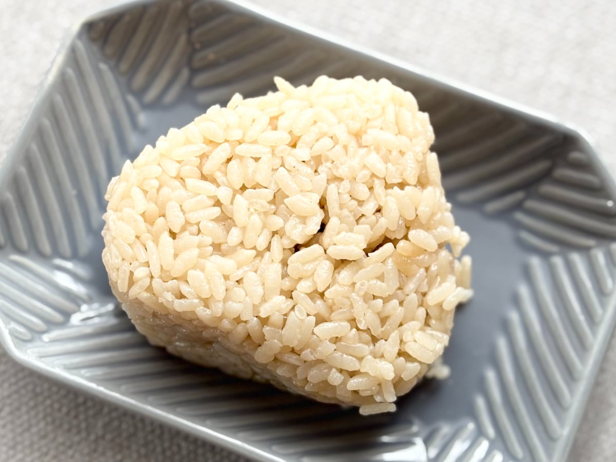 「絶妙な味してる」【ファミマ】に登場した人気店監修おむすびの味は?