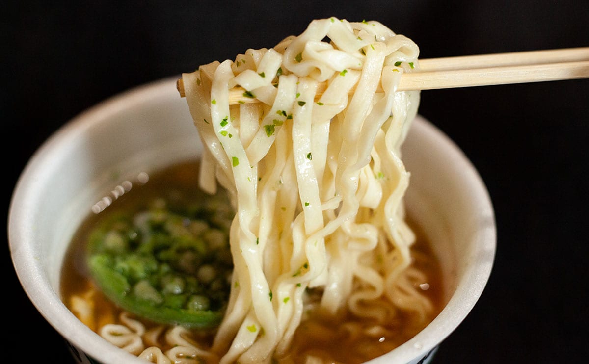 【マルちゃん】新商品は天ぷらが違う!?『緑の天ぷらどん』を食べてみた