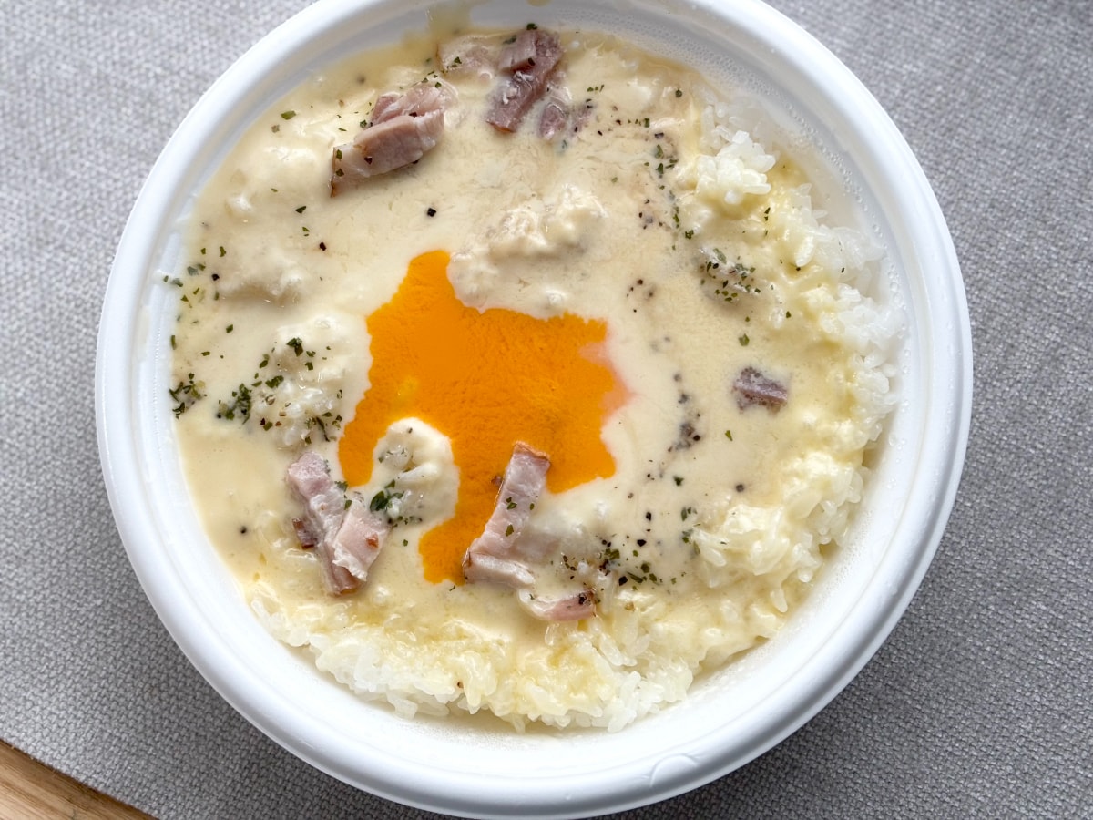 濃厚ソースがたまらん！【ファミマ】食欲を満たすガッツリ系ライスって？