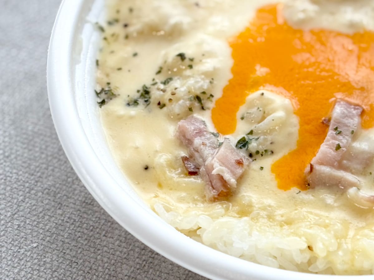 濃厚ソースがたまらん！【ファミマ】食欲を満たすガッツリ系ライスって？