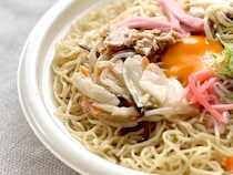 トッピングが豪華で彩り豊か！【ファミマ】スープなしの名店監修ラーメン