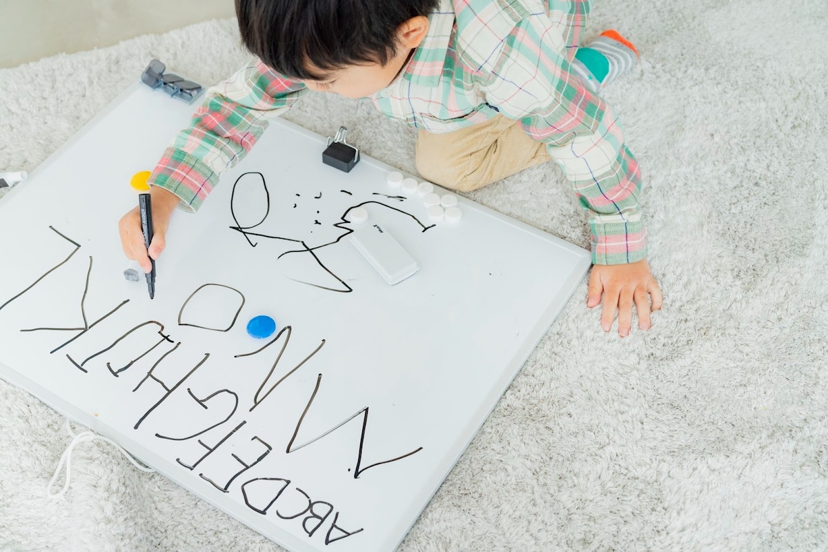 100均のホワイトボードはどこの売り場にある？