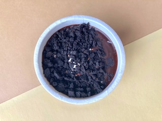 混ぜても良し！このまま食べても良し！【セブン】ザクザク感がクセになるクッキークリーム