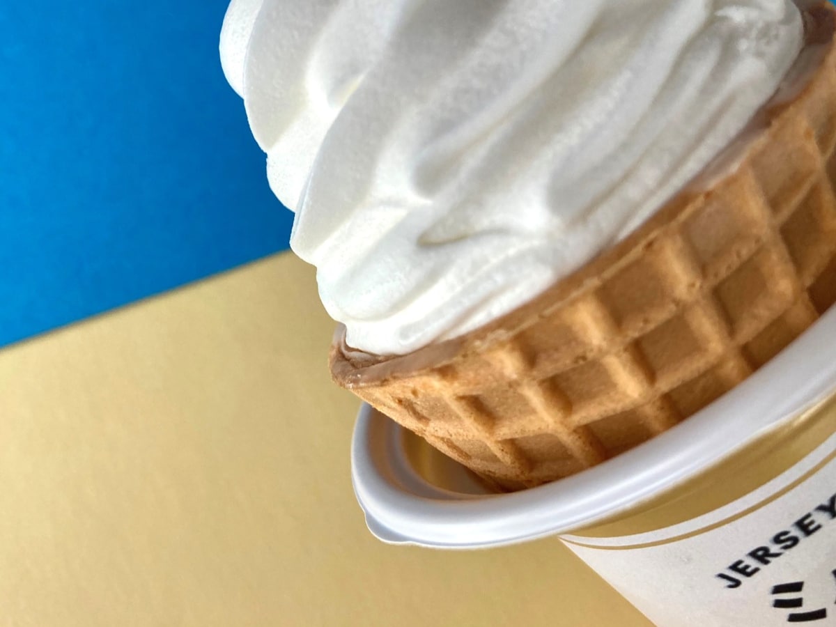 「すっきりとしたミルク感が味わえた！」「美味しい！」【ローソン】アイスがぎっしり詰まったワッフルコーン