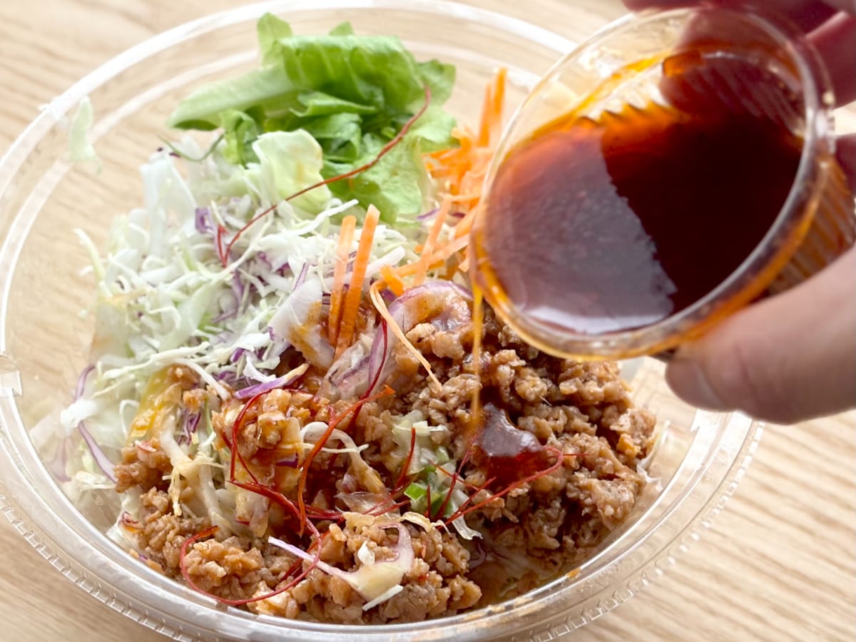 野菜たっぷり＆ほのかな辛さで満足度高め！【ファミマ】のヘルシーグルメ