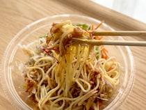 野菜たっぷり＆ほのかな辛さで満足度高め！【ファミマ】のヘルシーグルメ