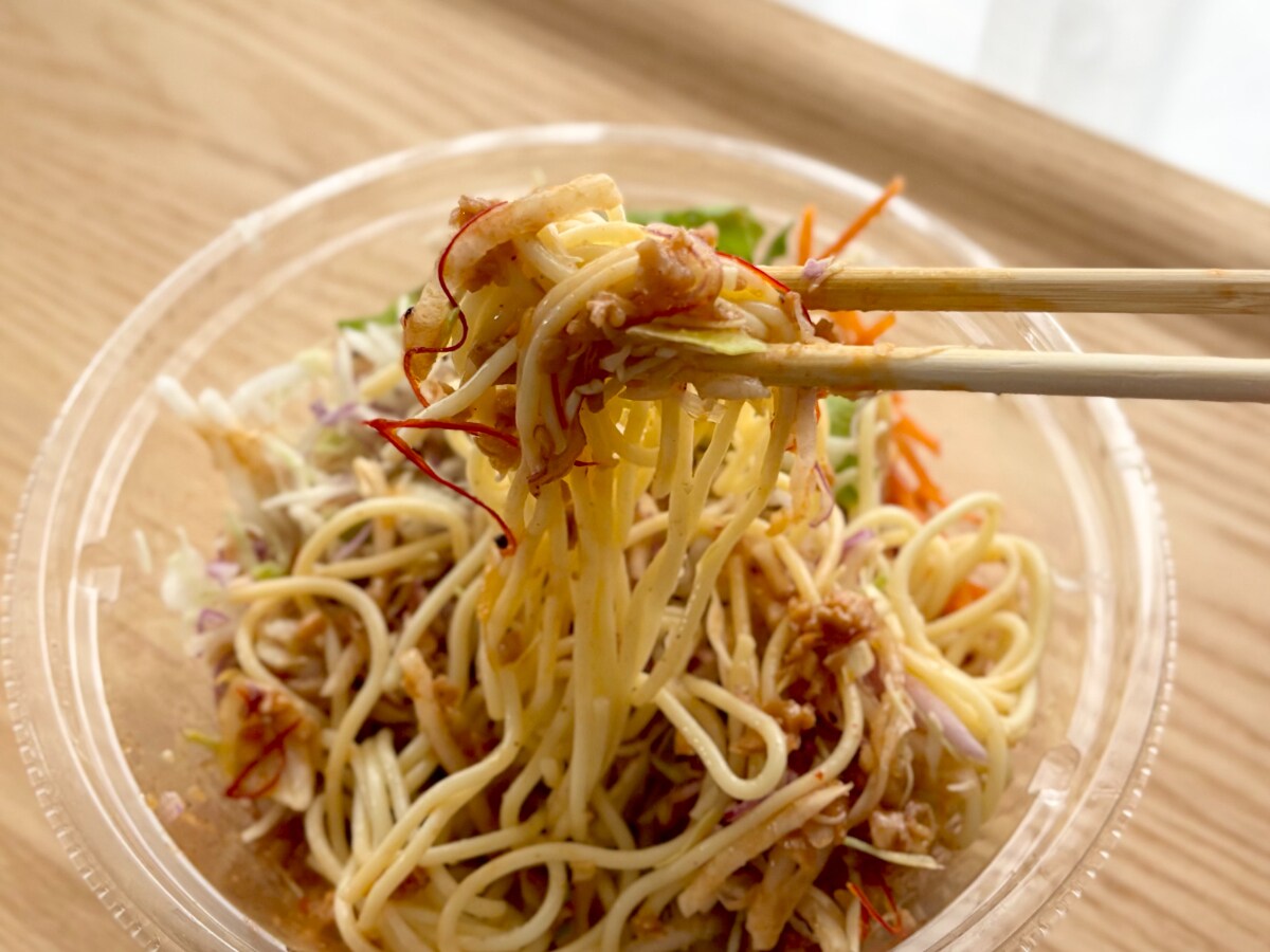 野菜たっぷり＆ほのかな辛さで満足度高め！【ファミマ】のヘルシーグルメ