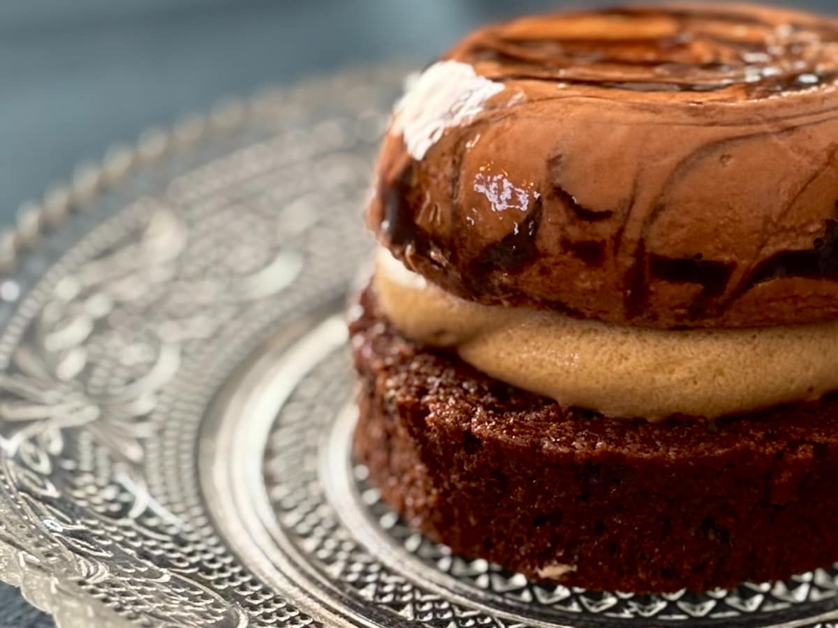 最初から最後まで濃厚チョコ!【ファミマ】食感の違いも楽しい新作ケーキ