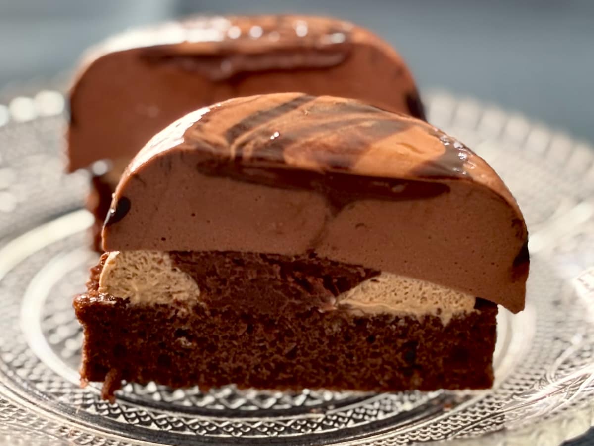 最初から最後まで濃厚チョコ!【ファミマ】食感の違いも楽しい新作ケーキ