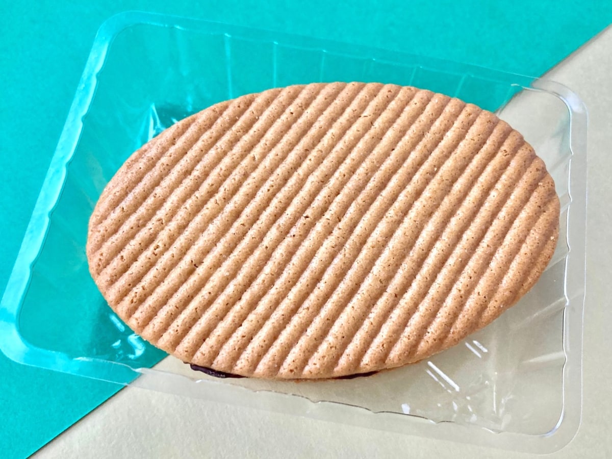 「硬くてバキバキ食べた！」「通年販売してほしい！」【ファミマ】ありえんほど美味しいチョコサンド