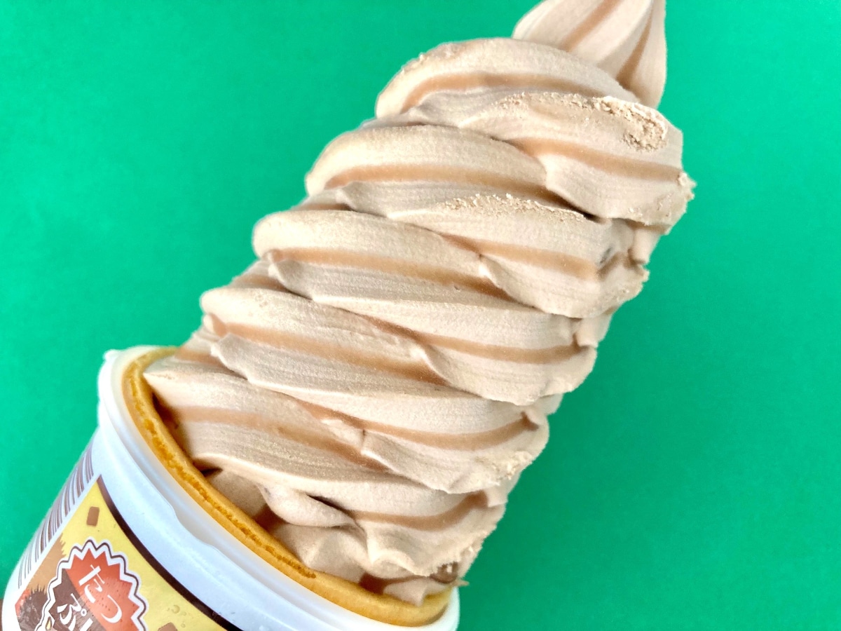 一瞬でぺろり!?シェアして食べる?【ファミマ】ビックリサイズのたっぷりソフト