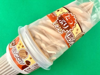 一瞬でぺろり！？シェアして食べる？【ファミマ】ビックリサイズのたっぷりソフト