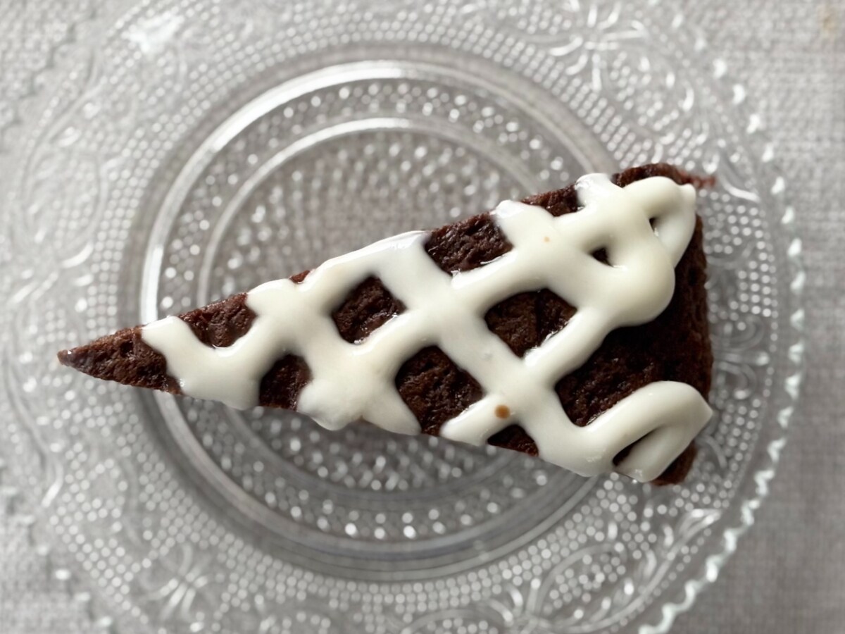 「最高」「やみつきになる」【ファミマ】のチョコケーキはひと味違うぞ