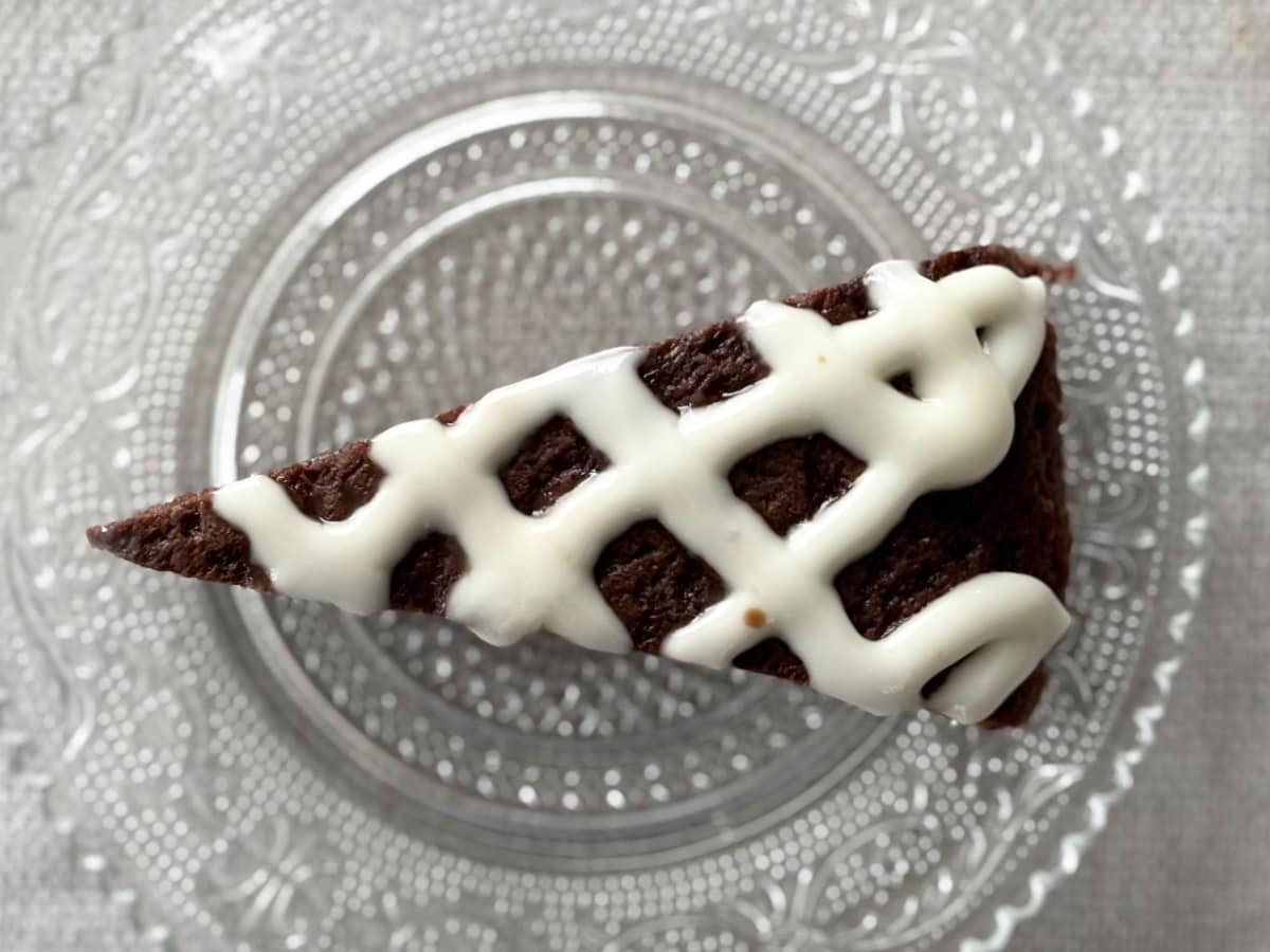 「最高」「やみつきになる」【ファミマ】のチョコケーキはひと味違うぞ