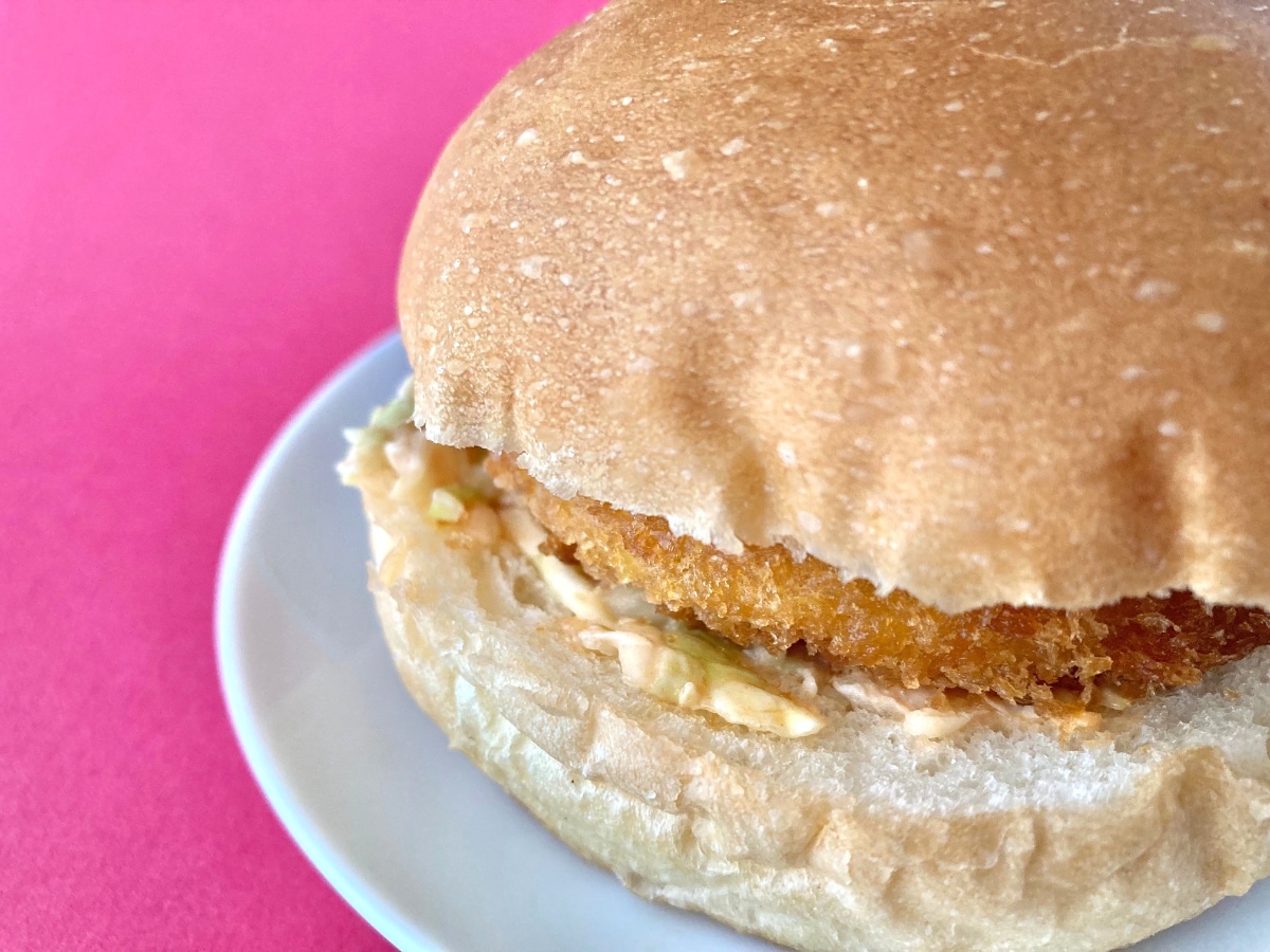とにかく海老がたくさん！これは美味しい！【ファミマ】クオリティにびっくりの海老カツバーガー