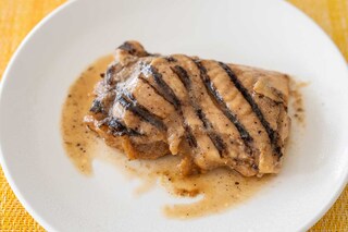 強烈なにんにく臭【ファミマ】レンチンで食べるステーキがめっちゃジューシー