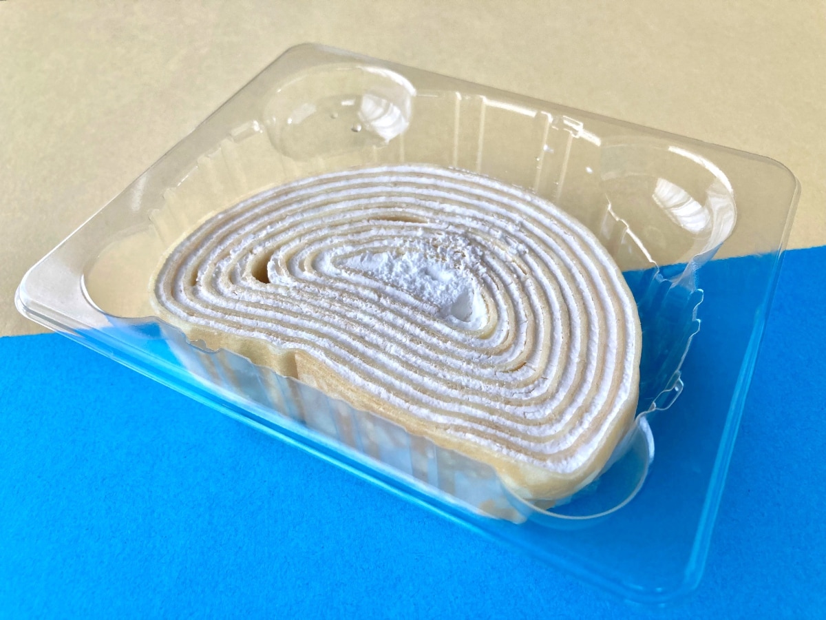 シンプルに美味しい!甘党におすすめ!?【ファミマ】生クリーム入りホイップが美味しいミルクレープロール