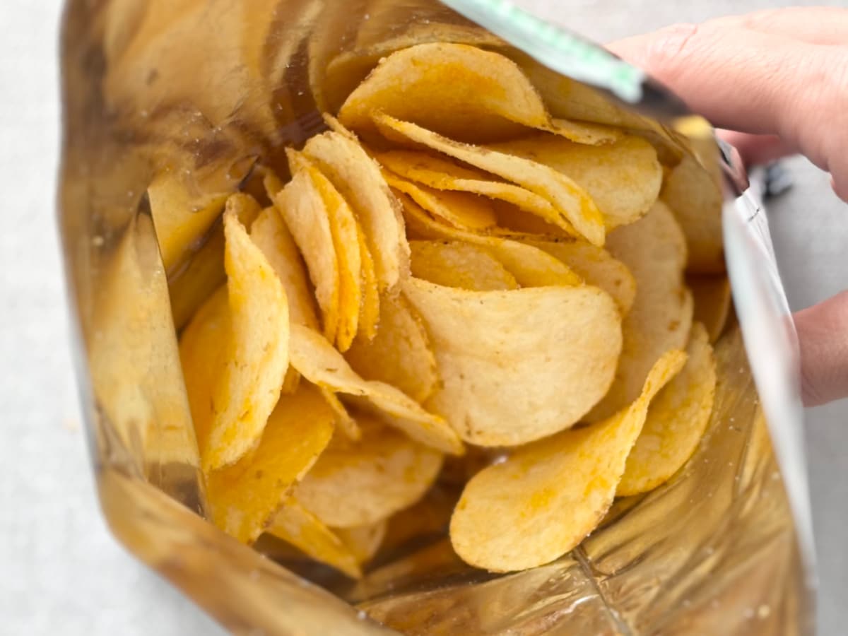 商品名に偽りなし!?【ローソン限定】ポテチが“やみつき”不可避の味!