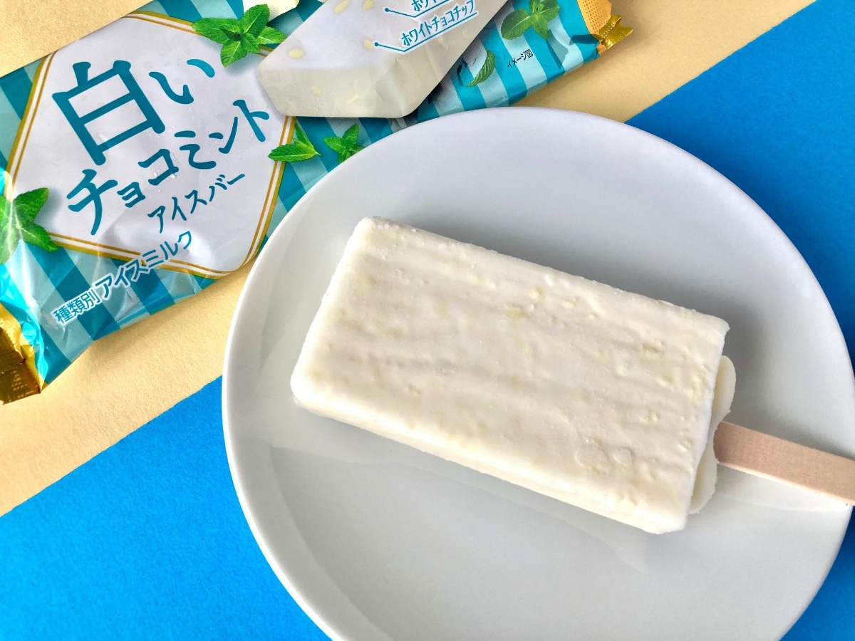 「ちゃんとチョコミント！」「リピートしたい！」【ファミマ限定】白いチョコミントアイス