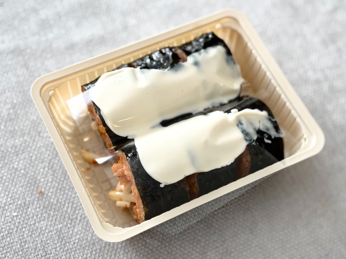 とろけるチーズとコチュジャンがクセになる！【ローソン】のキンパを実食