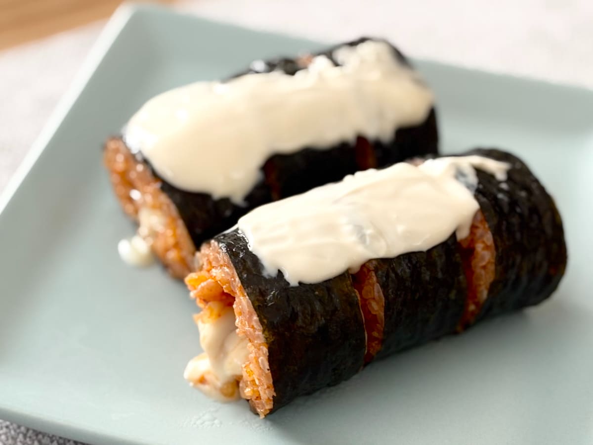 とろけるチーズとコチュジャンがクセになる！【ローソン】のキンパを実食