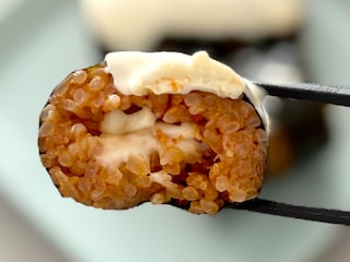 とろけるチーズとコチュジャンがクセになる！【ローソン】のキンパを実食