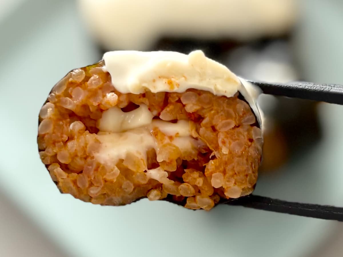 とろけるチーズとコチュジャンがクセになる！【ローソン】のキンパを実食