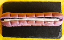 【関東限定】毒々しい見た目だけどおいしいセブン新商品