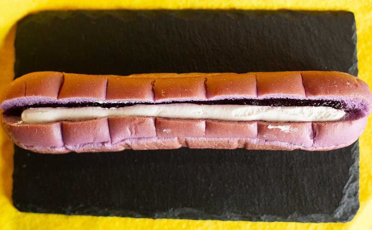 【関東限定】毒々しい見た目だけどおいしいセブン新商品