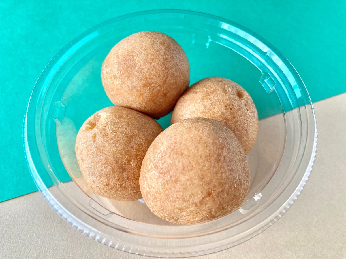 「いくらでもいける!」「モチモチで美味しい!」【セブン】ひとくちサイズのドーナツ