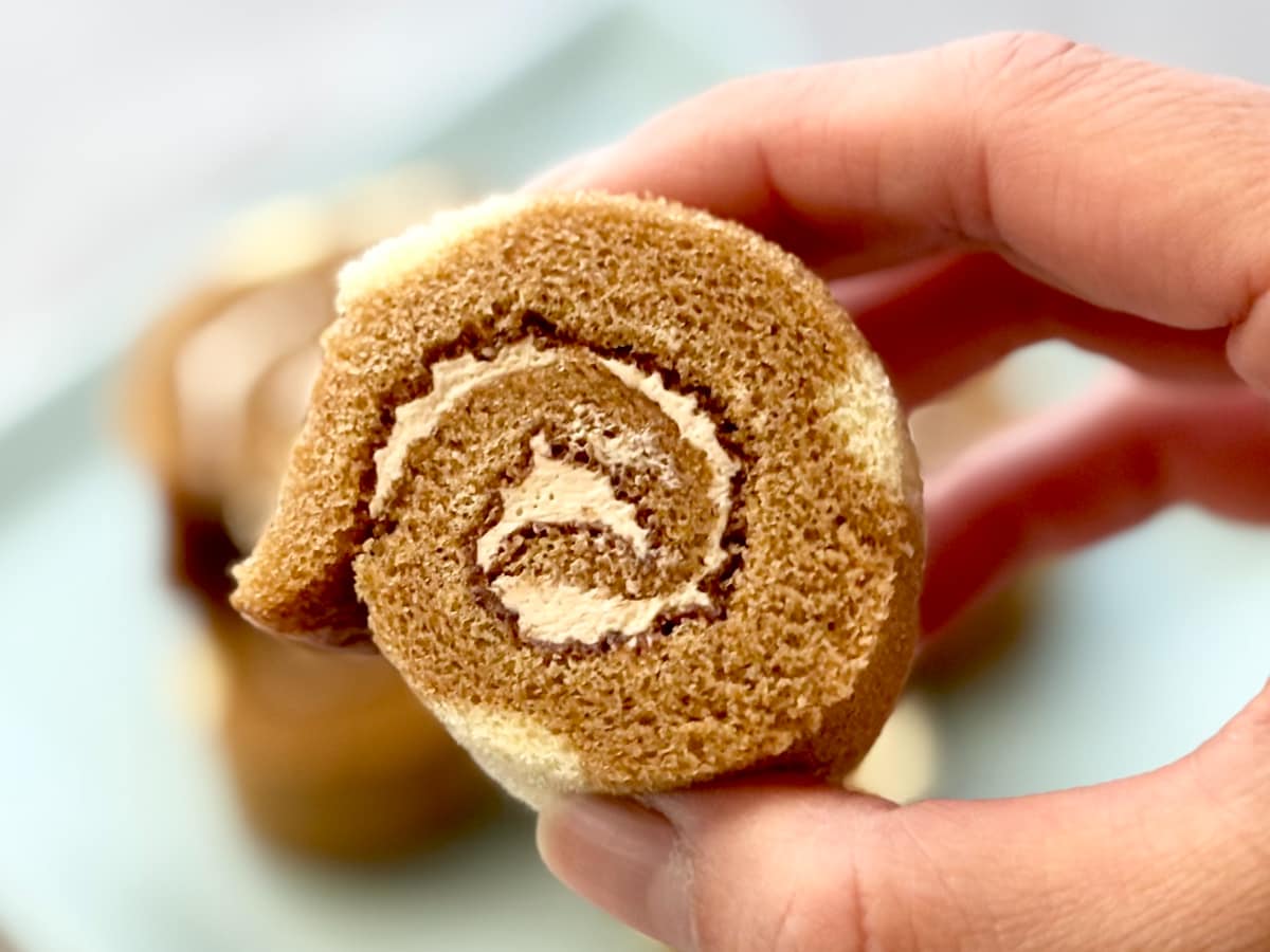 大人のティータイムにぴったり!【ファミマ】1個28円のほろ苦ケーキ