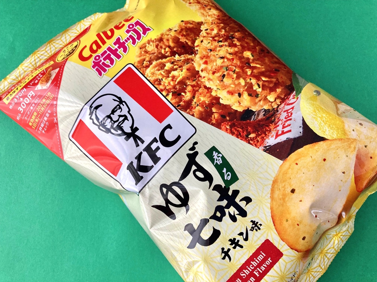 ピリ辛感が後引き!奥深い味わい!【カルビー】香るゆず七味チキンがポテトチップスで!